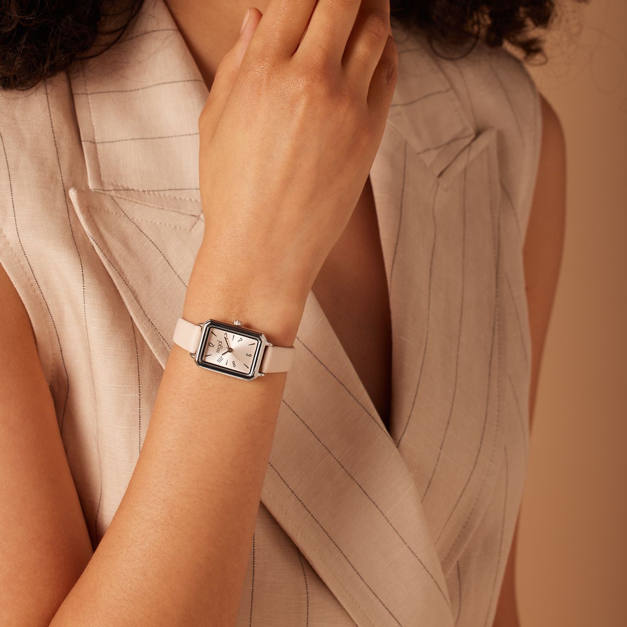 Regal Damen-Armbanduhr mit pfirsichfarbenem Armband
