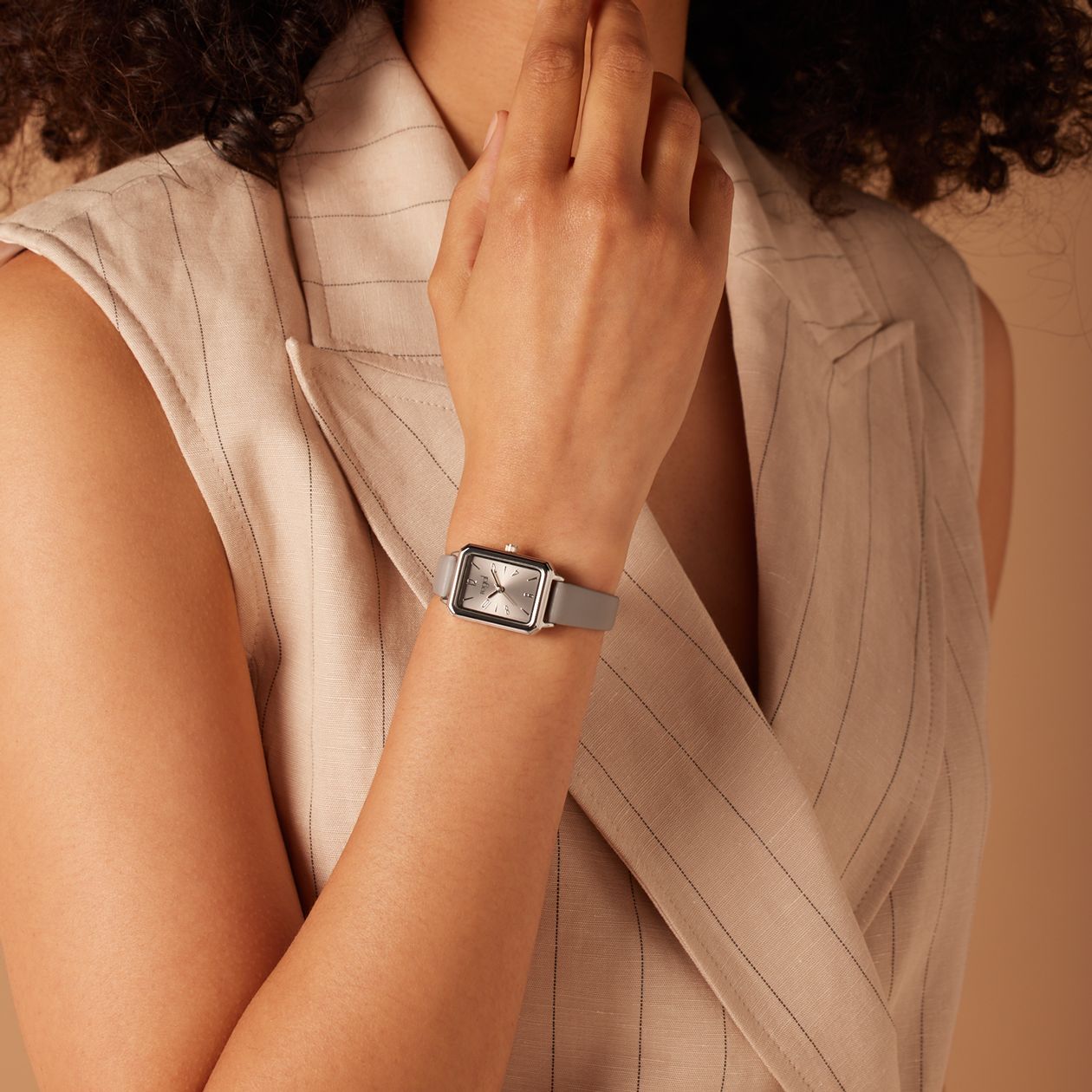 Regal Damen-Armbanduhr mit grauem Armband