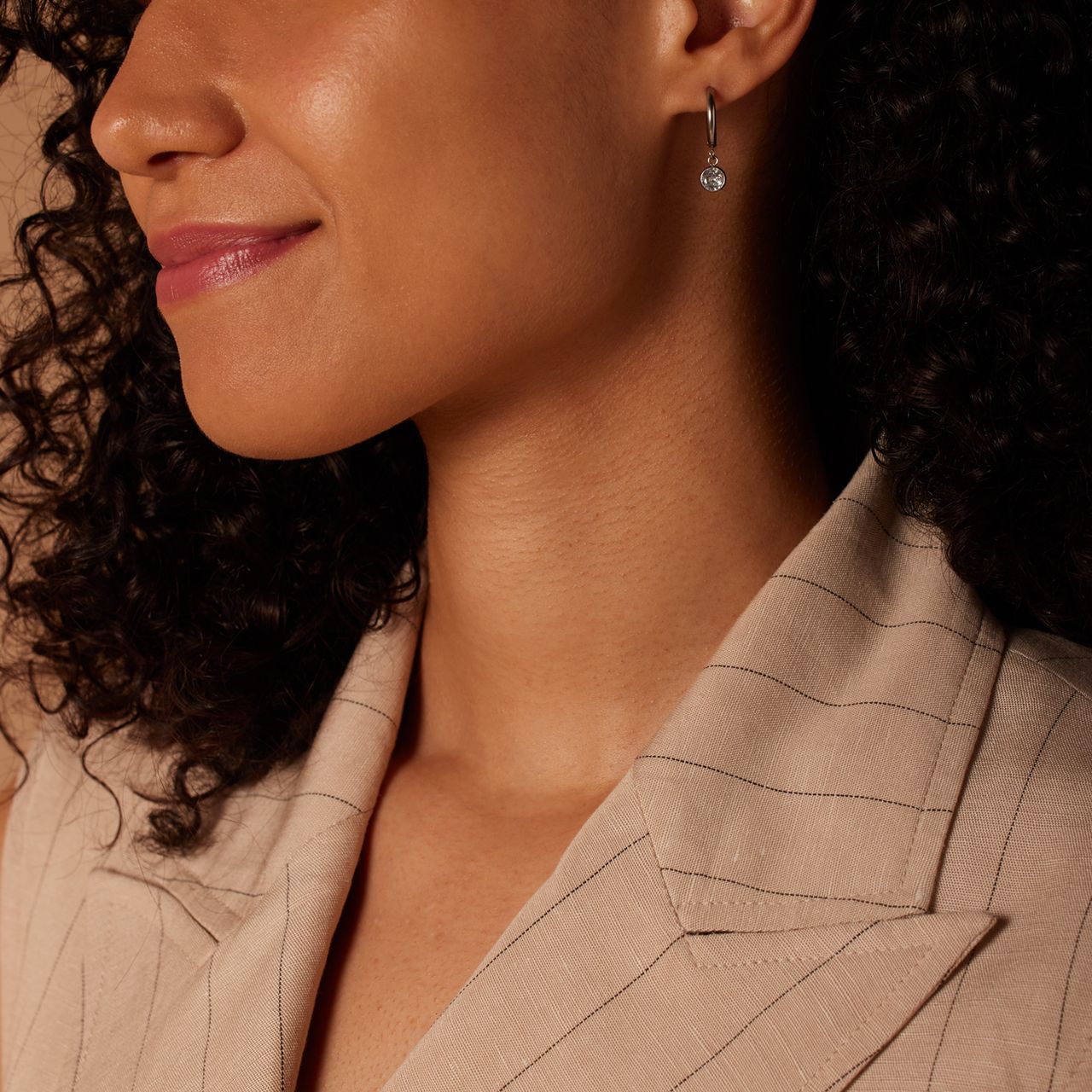 Stainless steel oorbellen met geboortesteen april