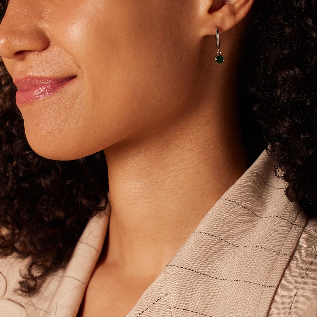 Stainless steel oorbellen met geboortesteen mei