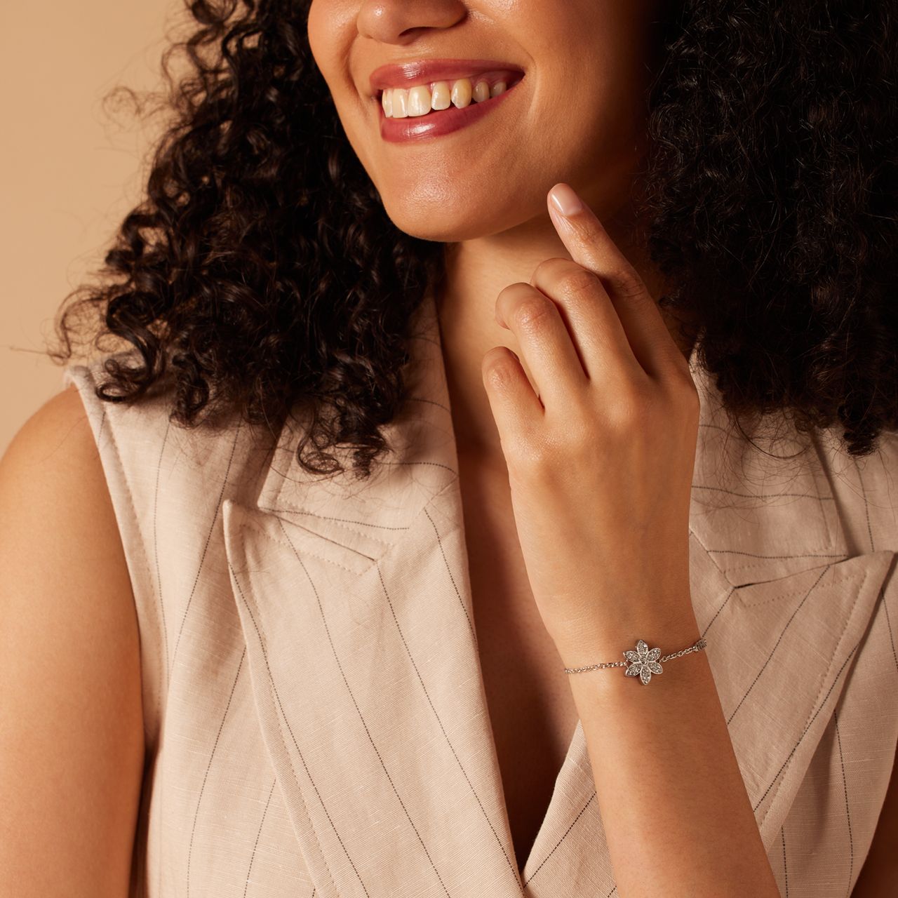 Guess stainless steel goldplated fantasiearmband met hanger bloem met zirkonia voor dames