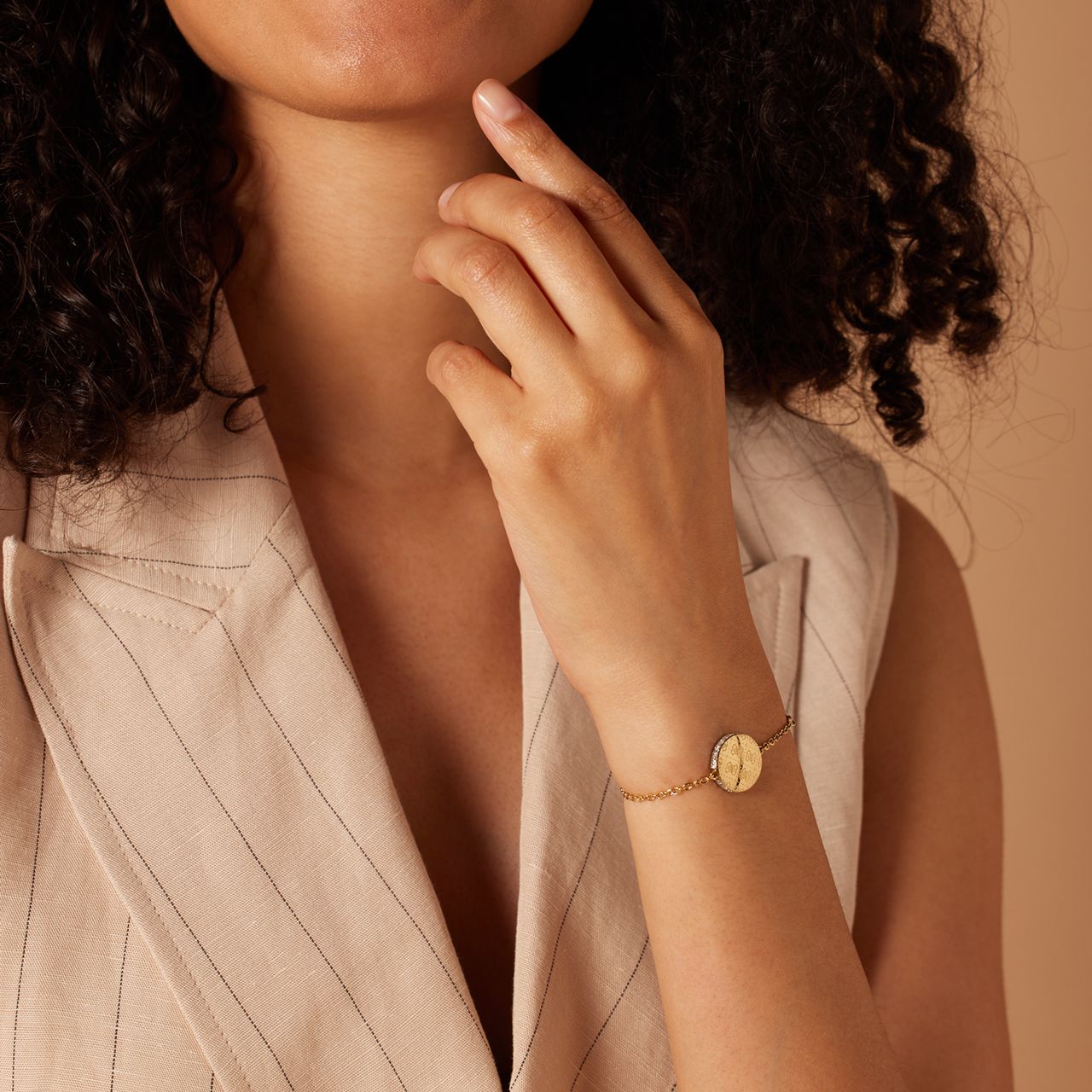 Guess stainless steel goldplated armband 4G RISING