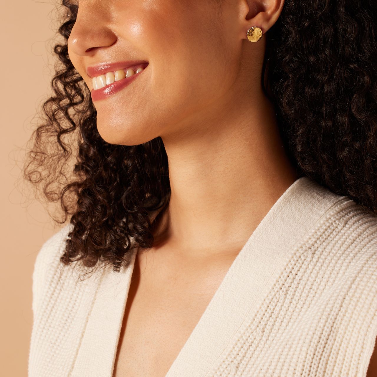 Guess stainless steel goldplated oorknoppen 4G RISING