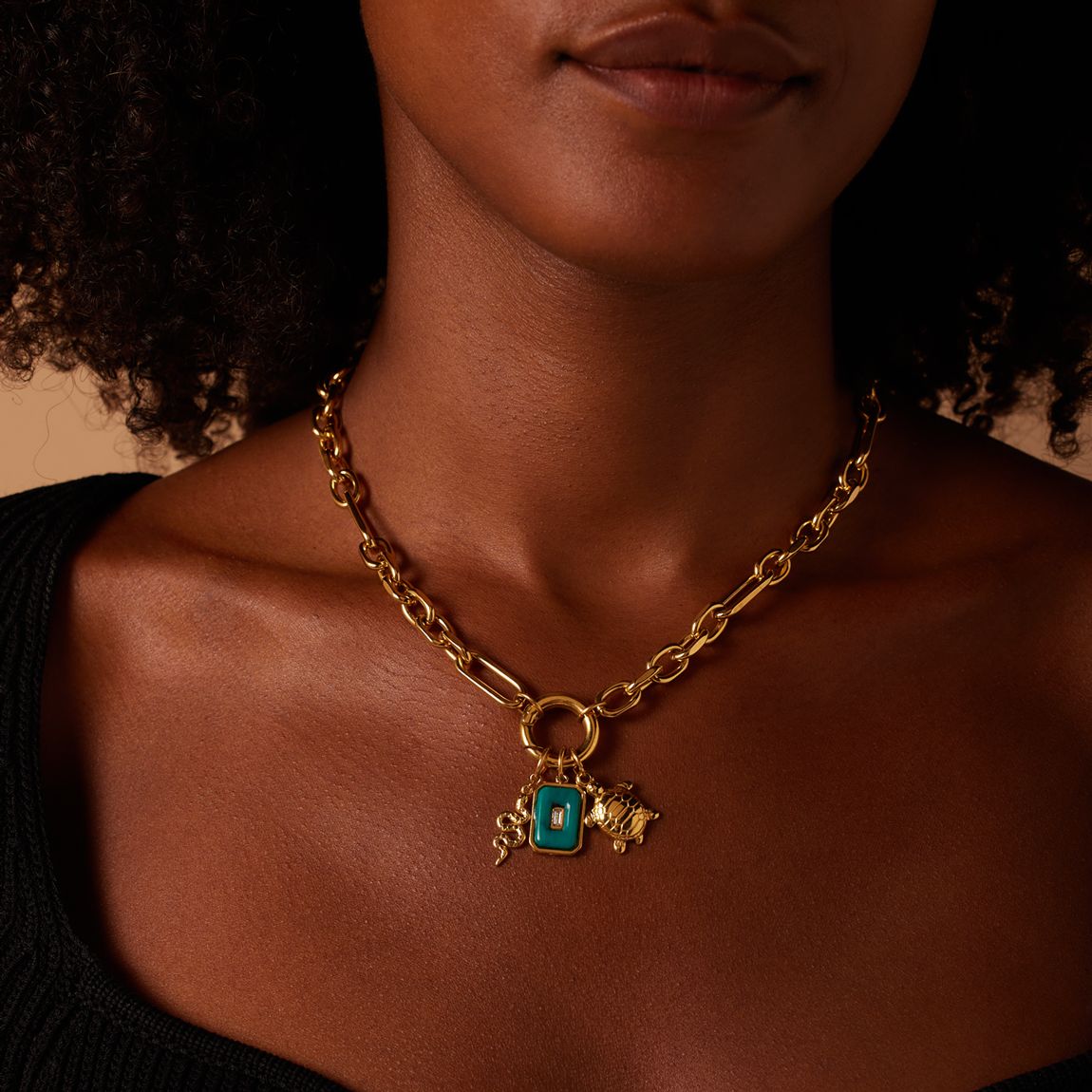 Stainless steel goldplated hanger met groen voor dames