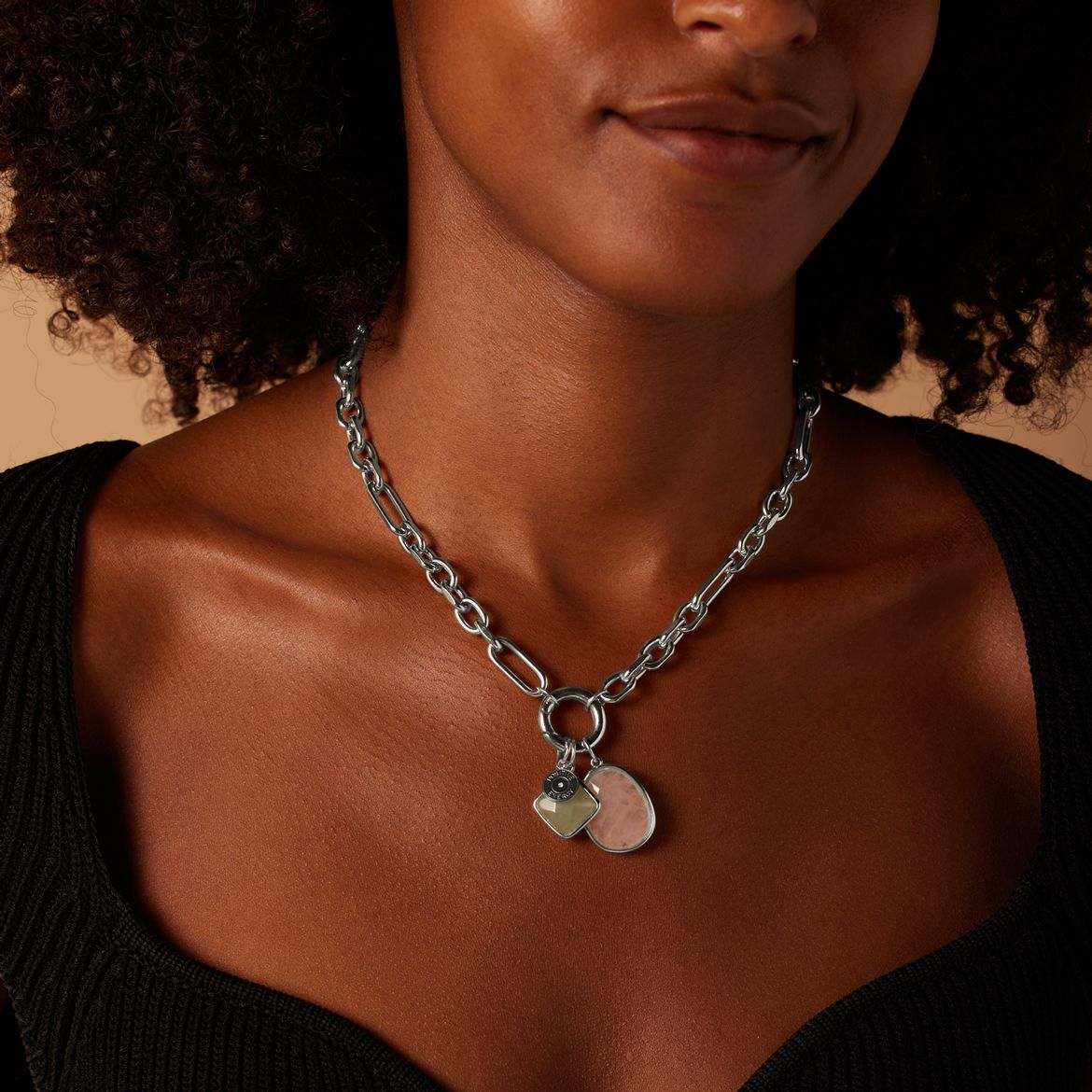 Charm aus Edelstahl mit Rosenquarz