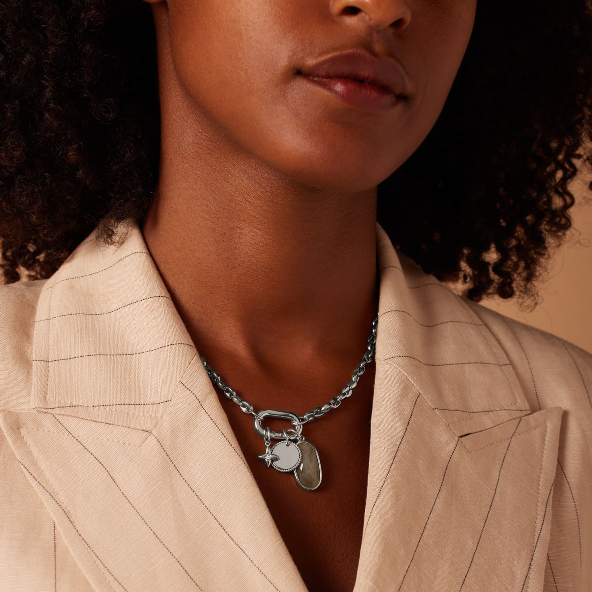 Stalen bedel ovaal met labradorite