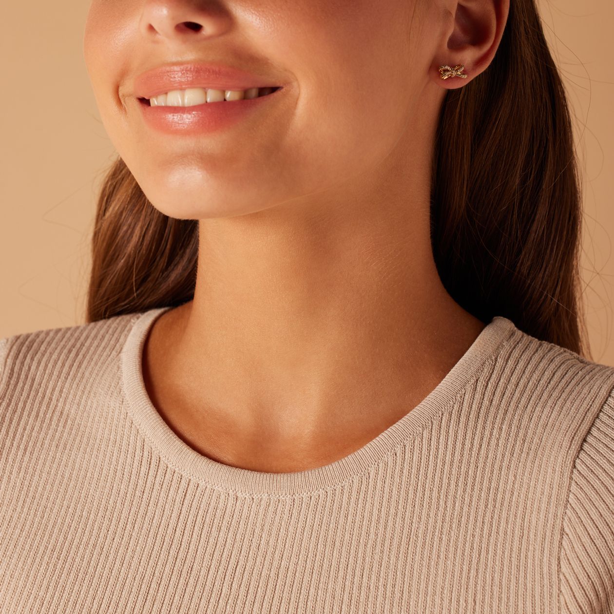 Zilveren goldplated oorknoppen strik met zirkonia voor dames