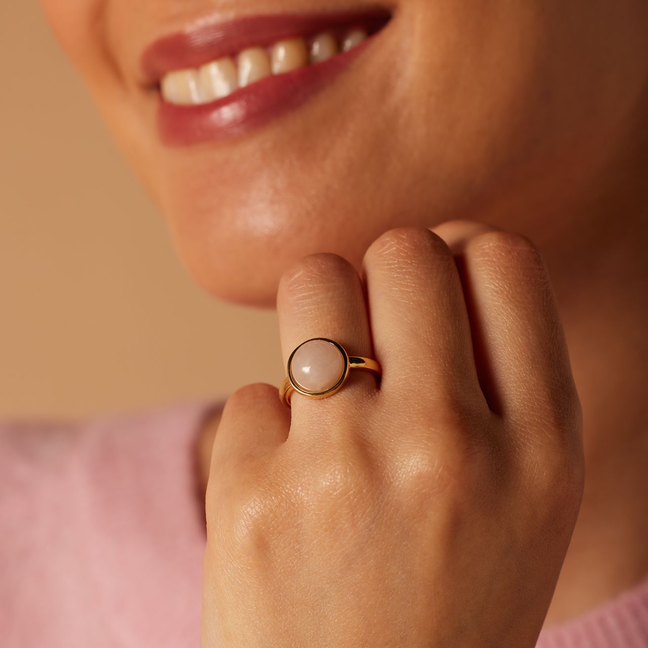 Stainless steel goldplated ring met rozenkwarts voor dames