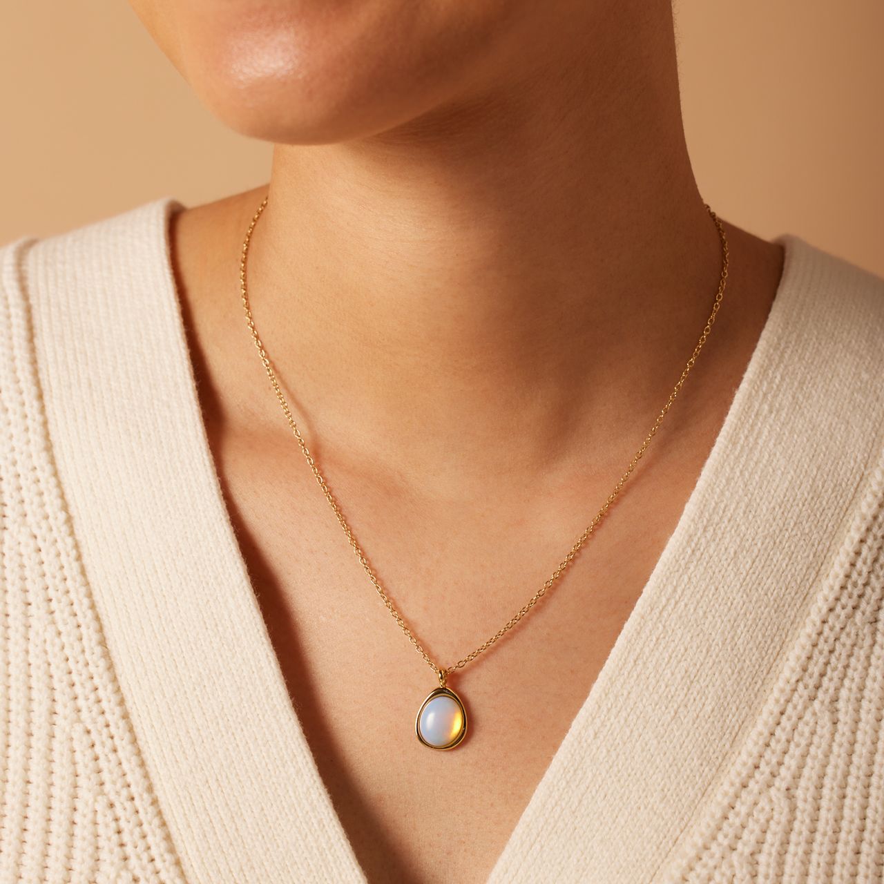 Halskette aus Edelstahl, vergoldet, mit Opal, oval