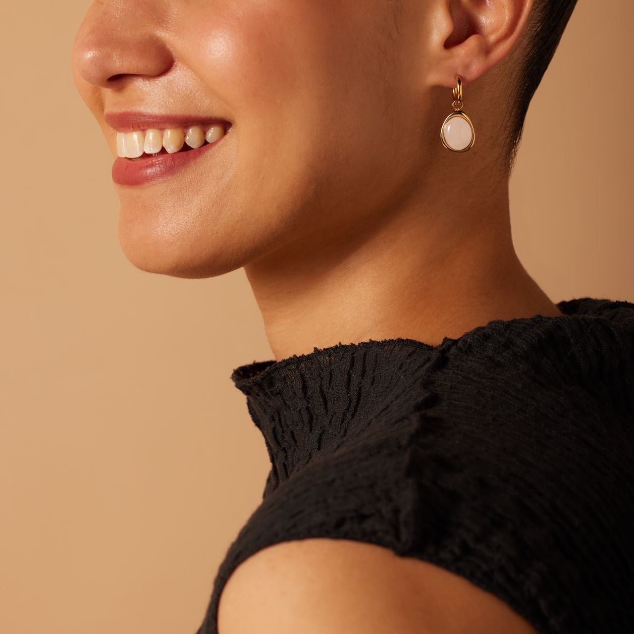 Stalen goldplated oorringen met rozenkwarts voor dames