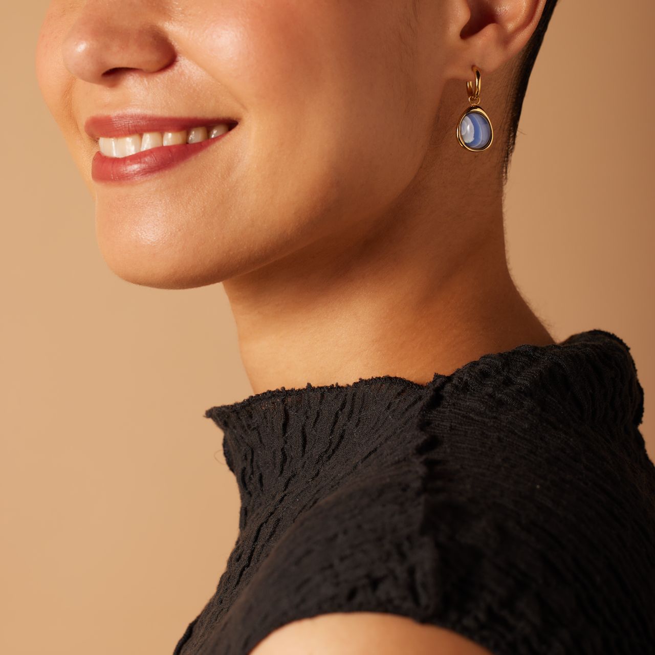 Stainless steel goldplated oorbellen met blue lace agaat ovaal