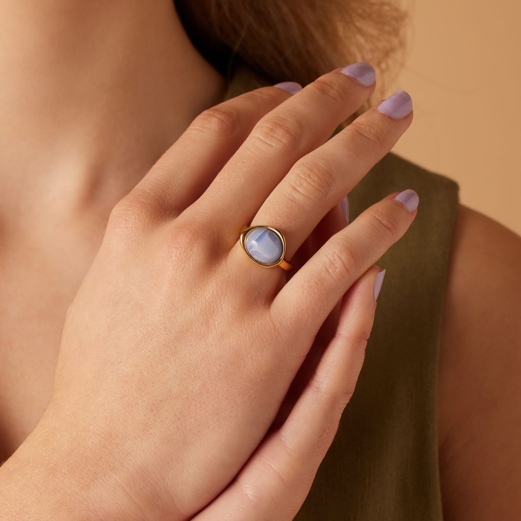 Stainless steel goldplated ring met blue lace agaat ovaal