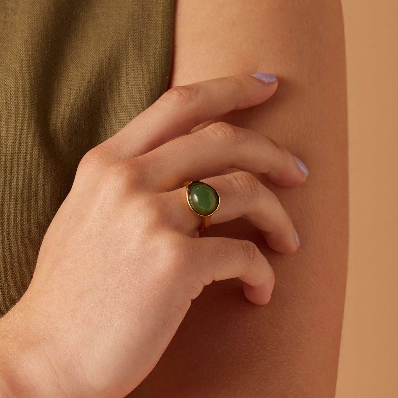 Stainless steel goldplated ring met groen aventurijn ovaal