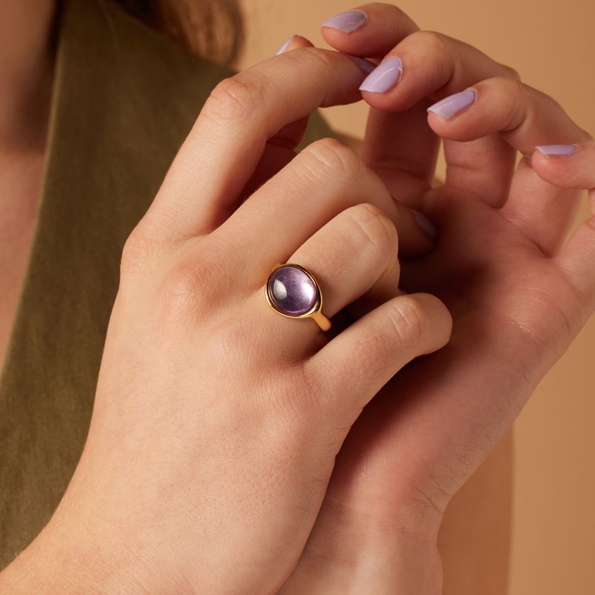 Stainless steel goldplated ring met amethyst ovaal