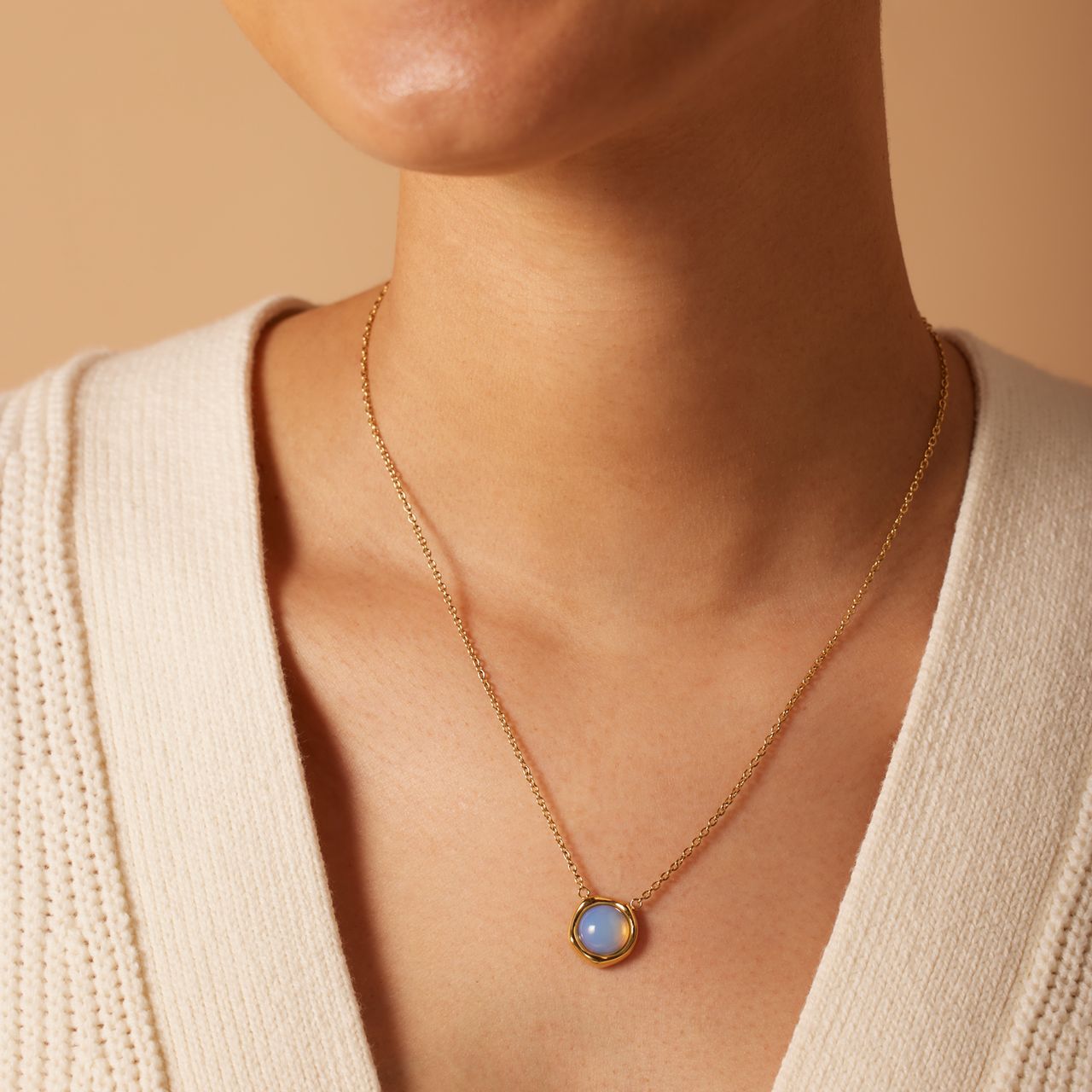 Halskette aus Edelstahl, vergoldet, mit Opal