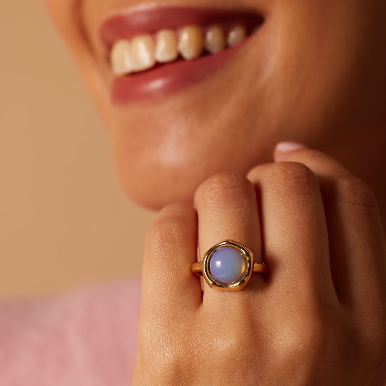 Ring aus Edelstahl, vergoldet, mit Opal