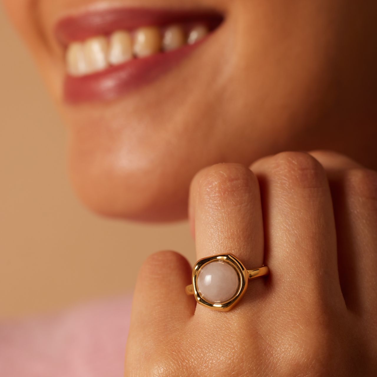 Stainless steel goldplated ring met rozenkwarts