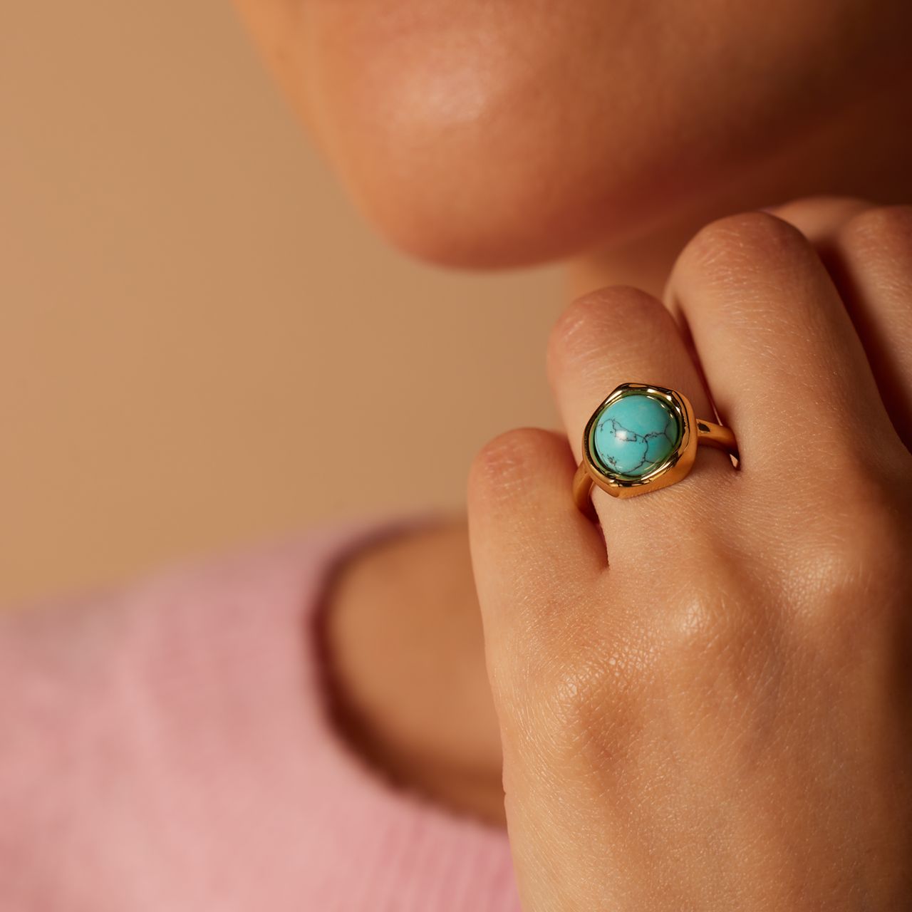 Stainless steel goldplated ring met turquoise voor dames
