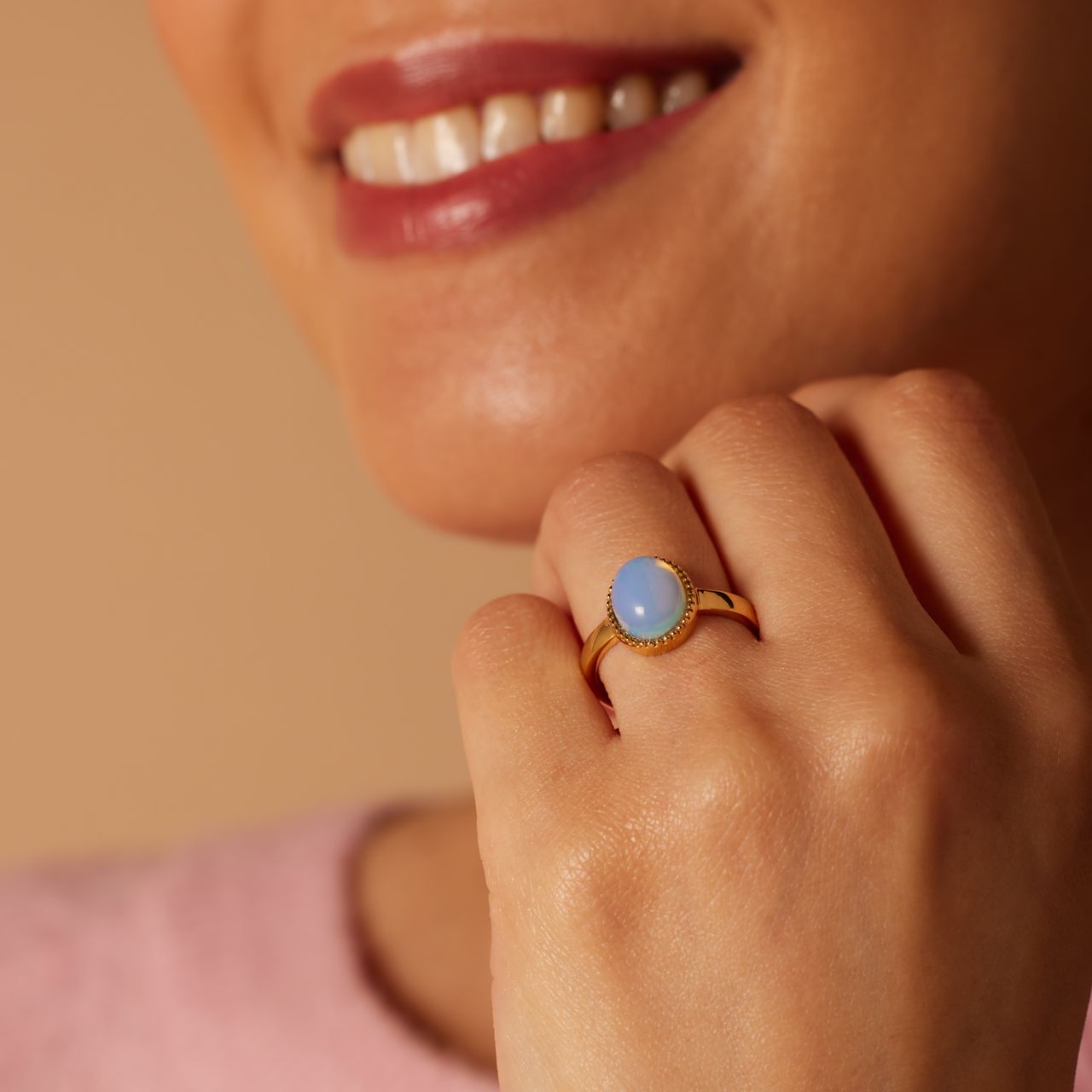 Stainless steel goldplated ring met opaal voor dames