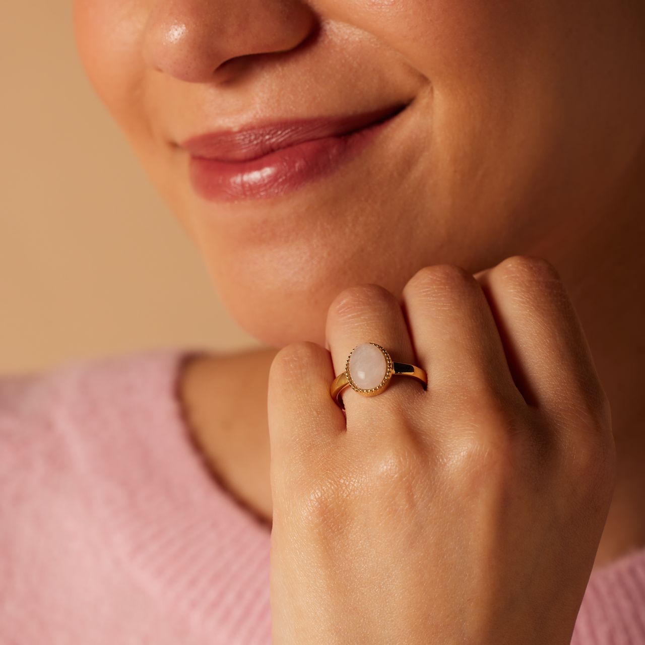 Stainless steel goldplated ring met rozenkwarts
