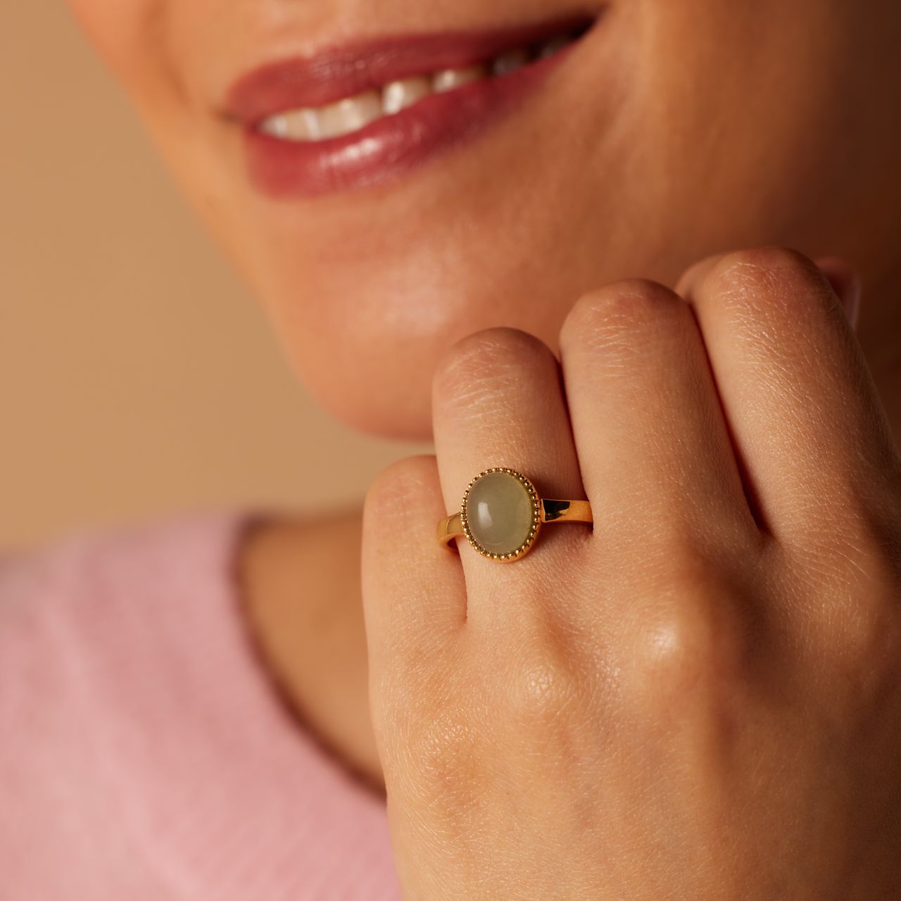 Stainless steel goldplated ring met groen aventurijn voor dames