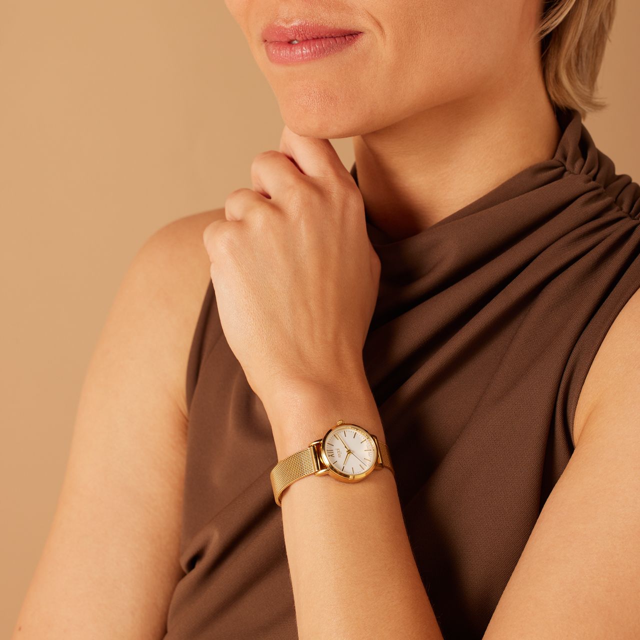 Regal horloge met goudkleurige meshband
