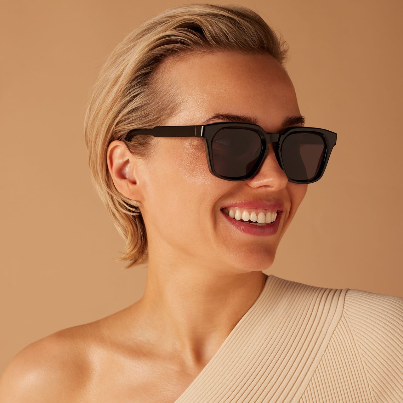 Schwarze quadratische Retrosonnenbrille