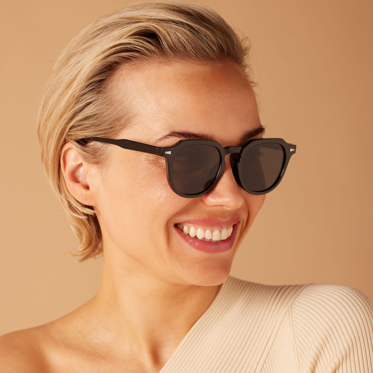 Schwarze Sonnenbrille, rund
