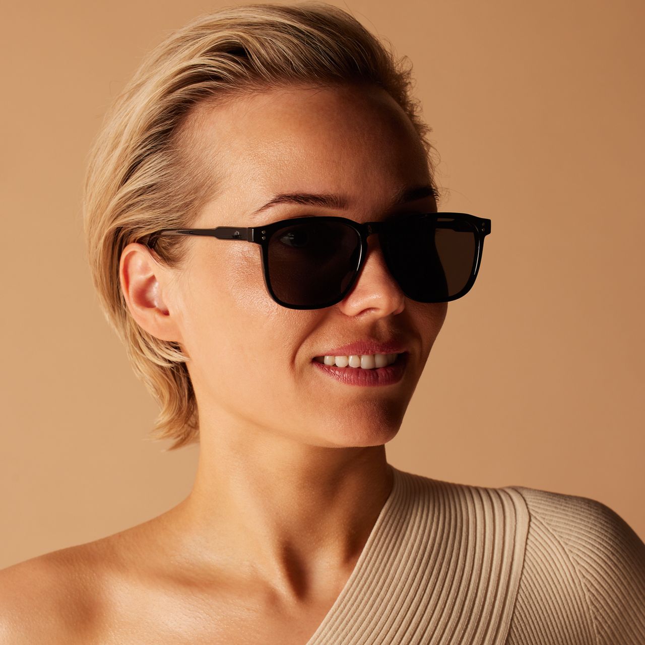 Schwarze quadratische Sonnenbrille