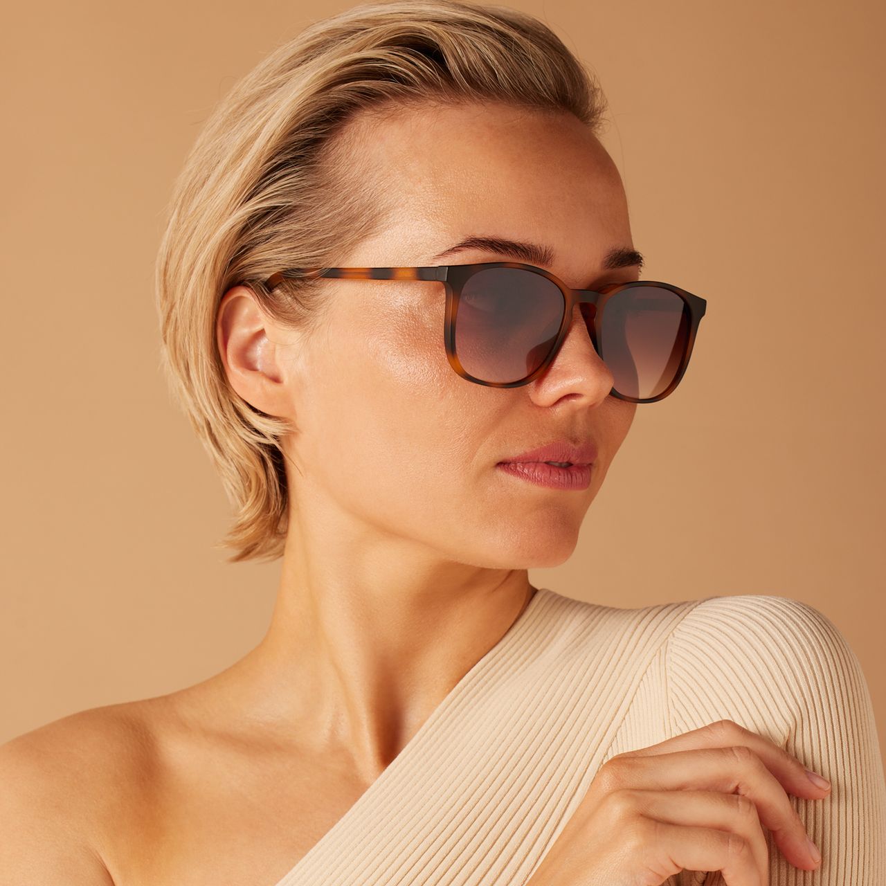 Braune Sonnenbrille mit Pantherprint