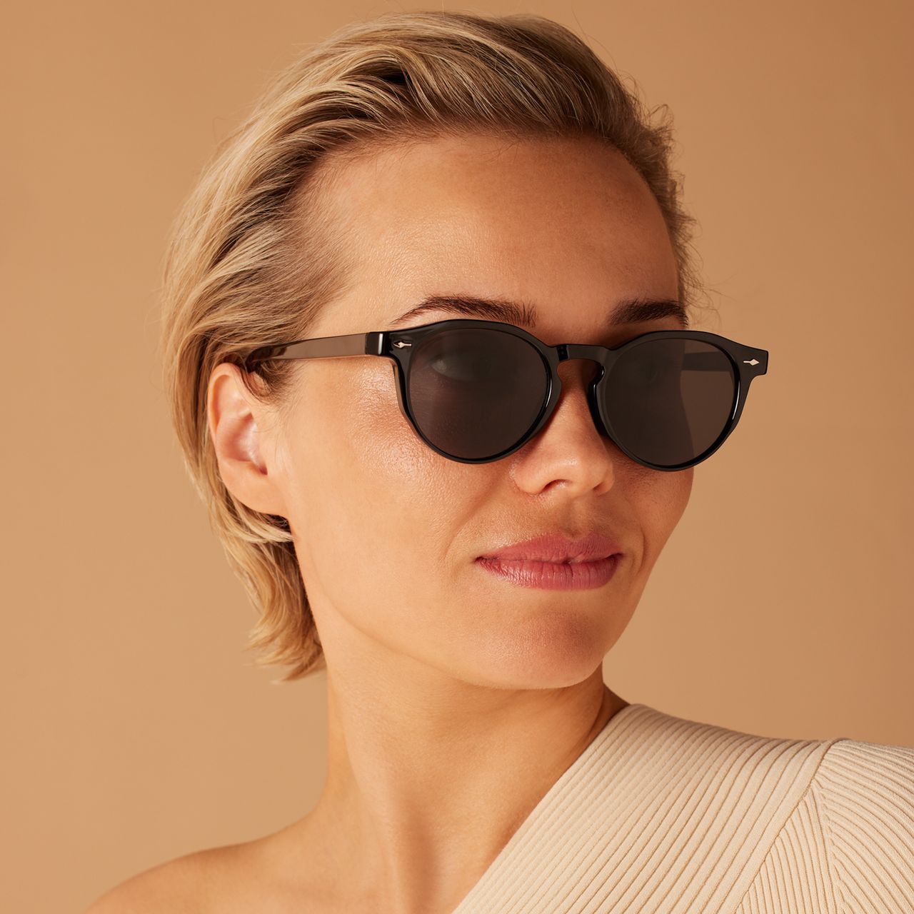 Schwarze runde Sonnenbrille
