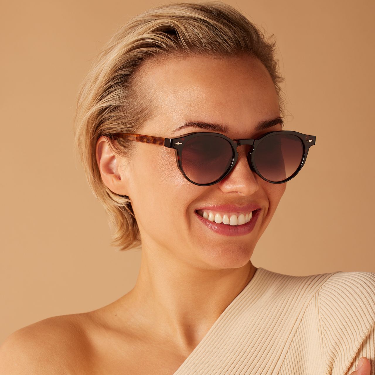 Braune runde Sonnenbrille mit Pantherprint