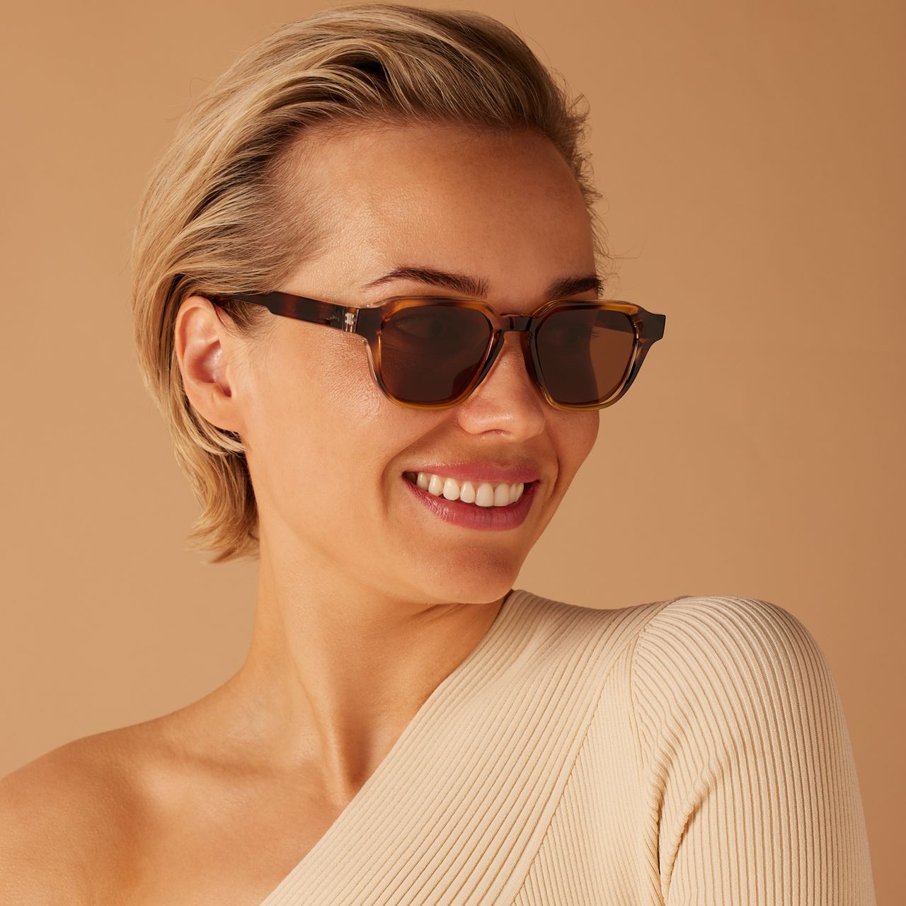 Zwart bruine cateye zonnebril