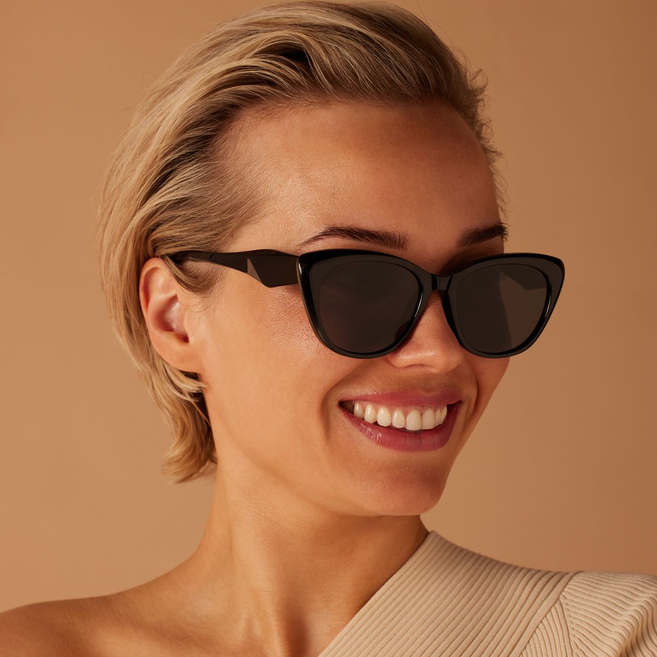 Schwarze Cateye-Sonnenbrille