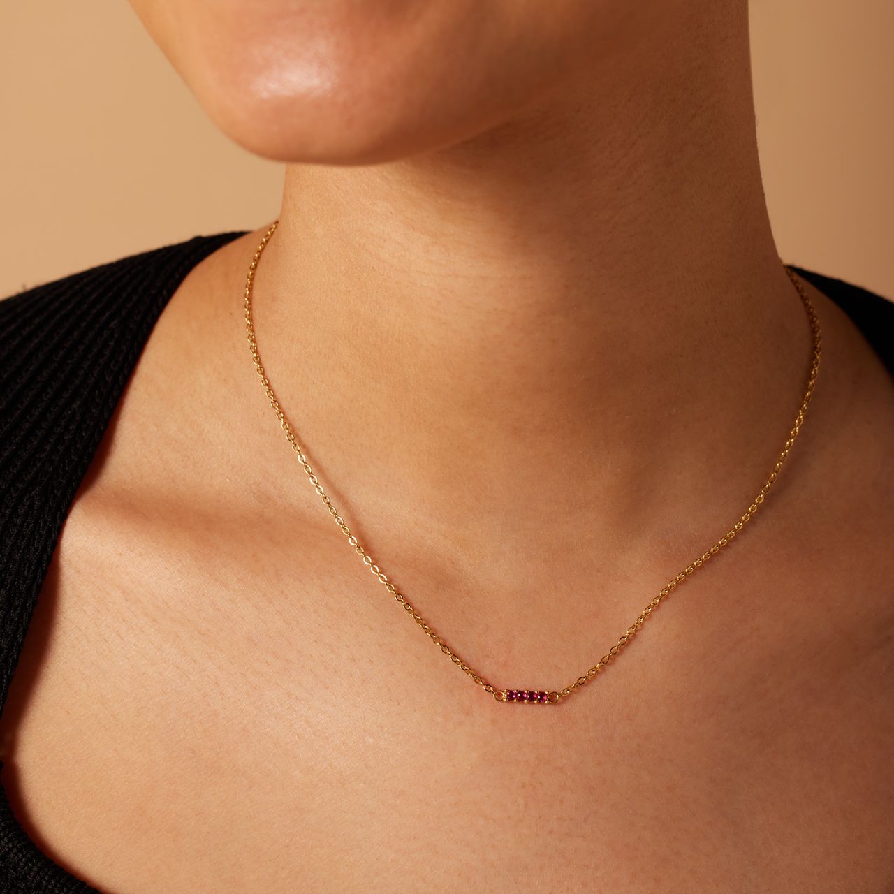 Stainless steel goldplated ketting met rood zirkonia