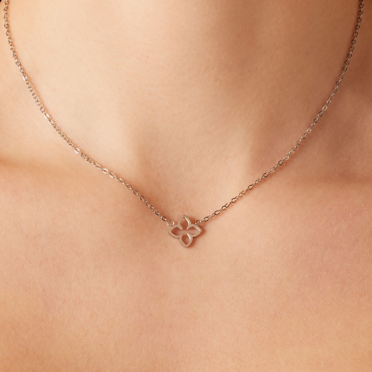 Stainless steel ketting met ovale bloem