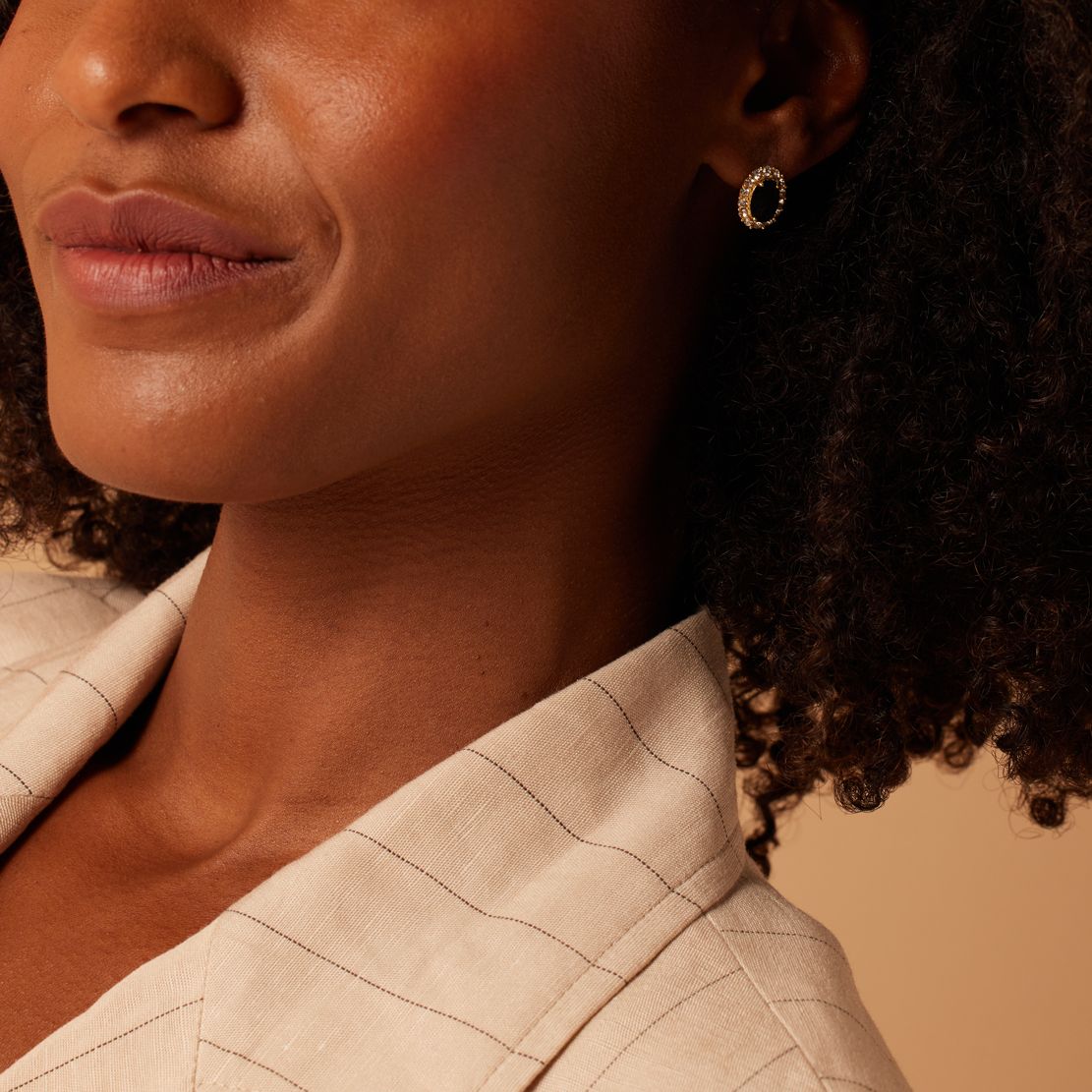 Stalen goldplated vintage oorbellen met zwart zirkonia