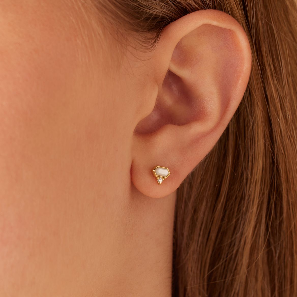 Zilveren goldplated oorknoppen hexagon met zirkonia voor dames