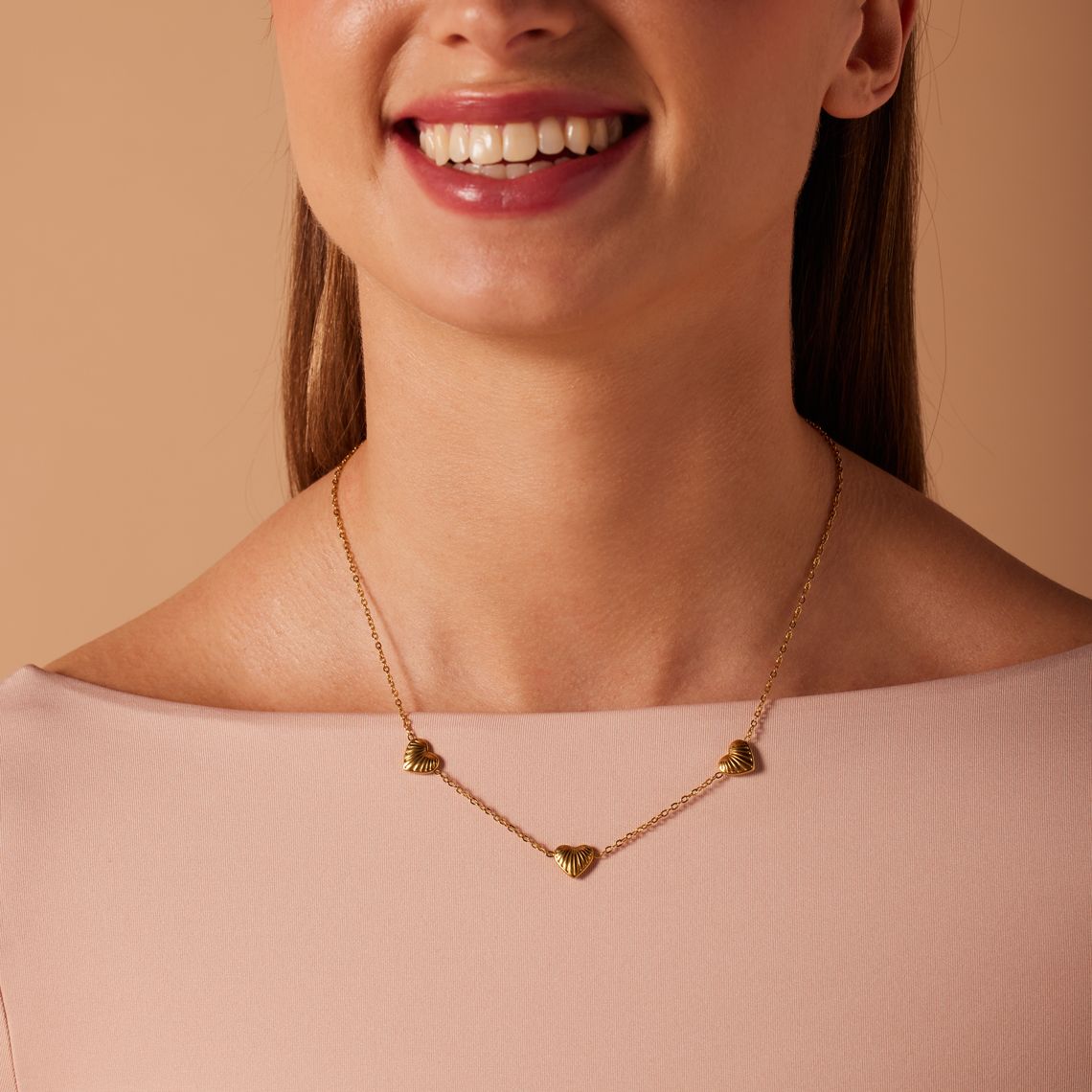 Stahlkette mit goldplattierten Herzen
