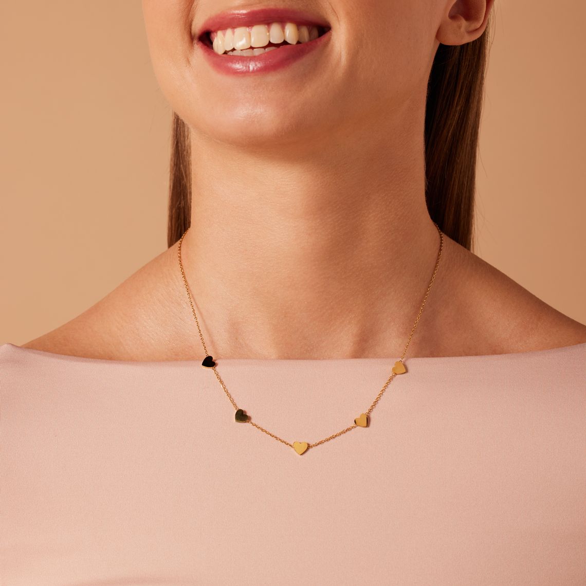 Stahlkette mit goldener Vergoldung und Herzanhängern