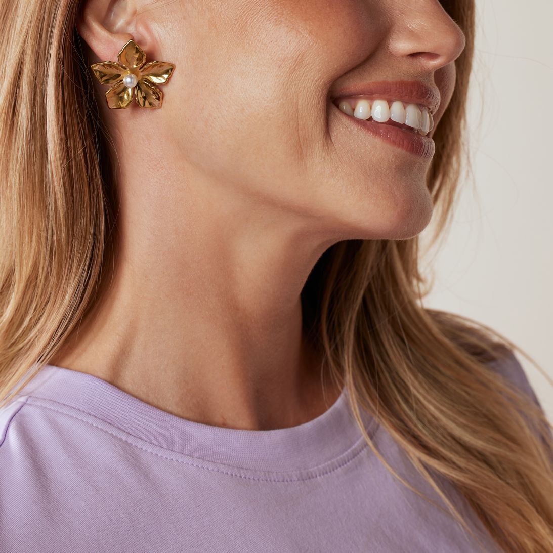 Stainless steel goldplated oorknoppen bloem parel
