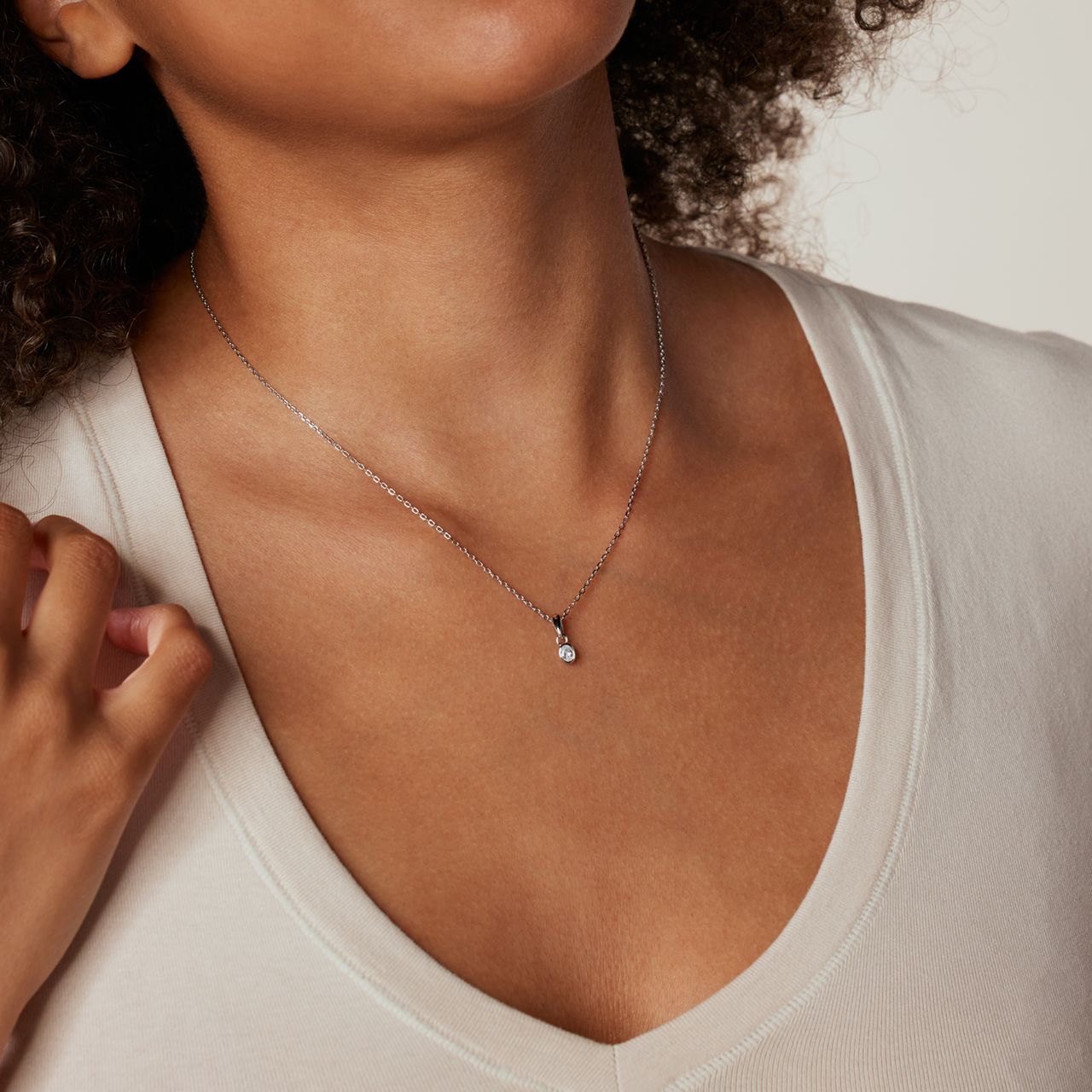 Silberne Kette mit Anhänger mit Zirkonia