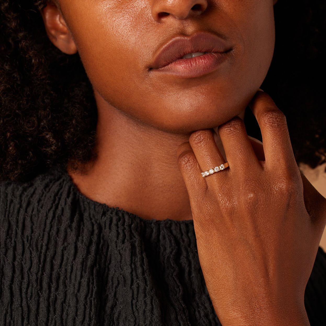 14K geelgouden ring met 5 zirkonia stenen