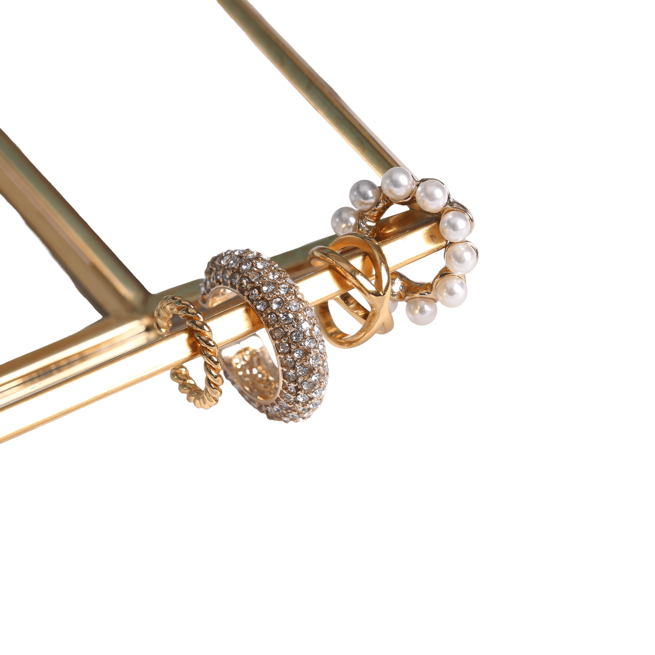 Goudkleurige byoux earcuff met steentjes