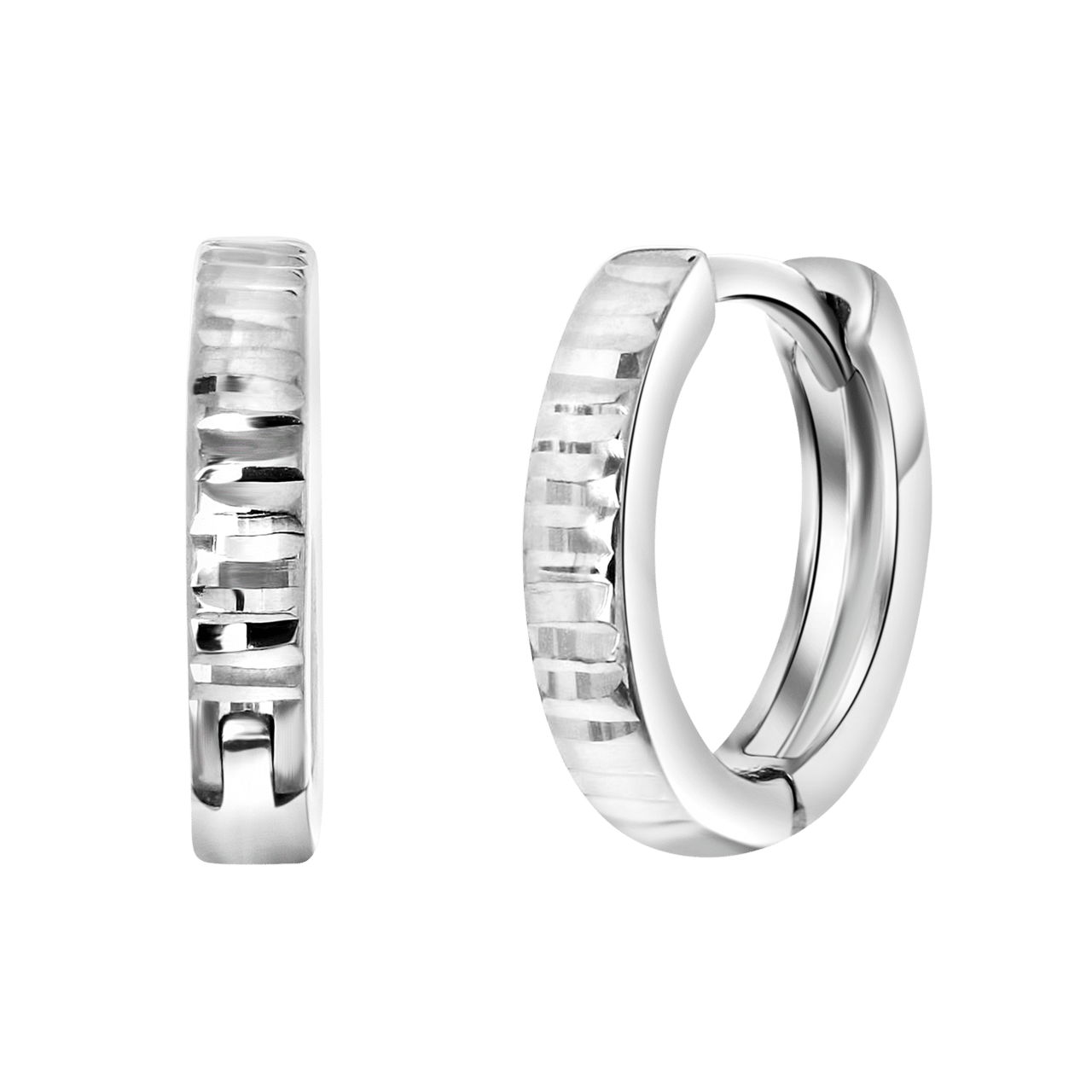 Zilveren oorbellen bewerkt