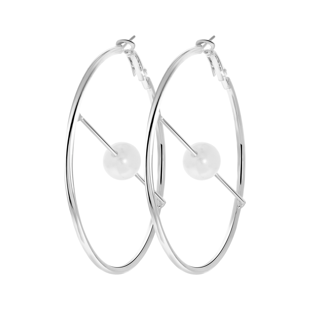 Zilverkleurige byoux oorringen parel