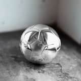 Versilberte Sparbüchse Fußball