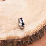 Gerecycled stainless steel herenring met zwarte kabel