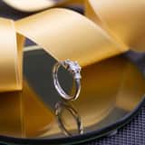 Ring, 585 Weißgold, mit 3 Zirkoniasteinen
