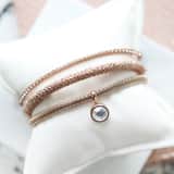 Rotvergoldetes Armband mit weißen Kristallen